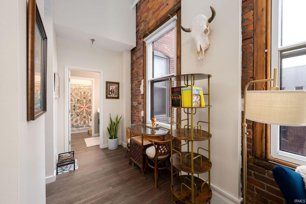 Photo of 112 W Washington Boulevard #422, Fort Wayne, IN 46802 (MLS # 202601195)