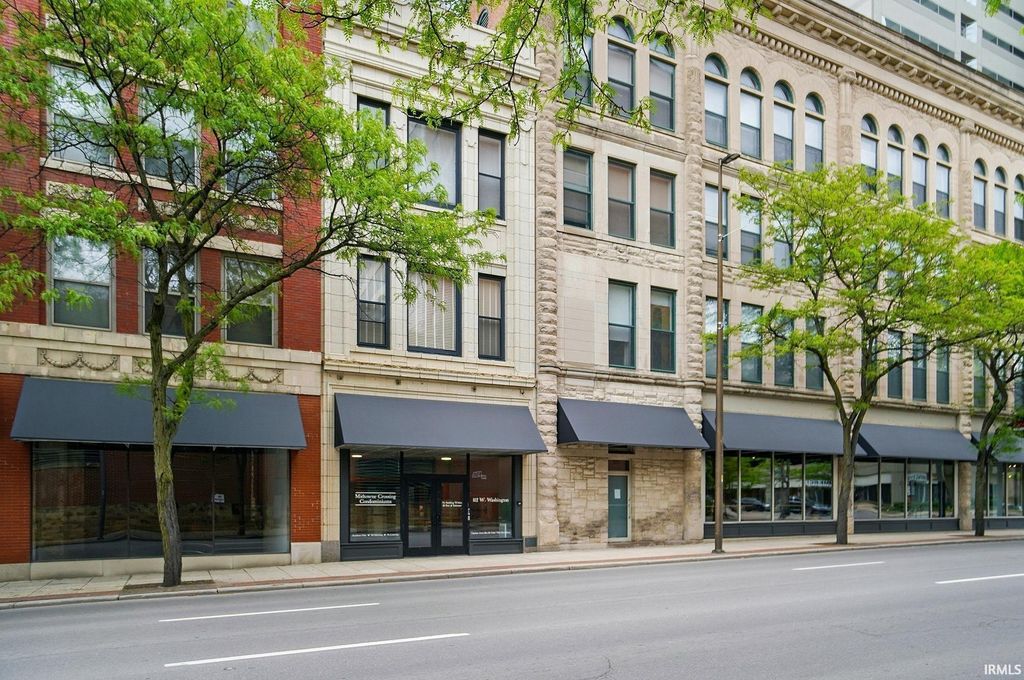 Photo of 112 W Washington Boulevard #422, Fort Wayne, IN 46802 (MLS # 202601195)