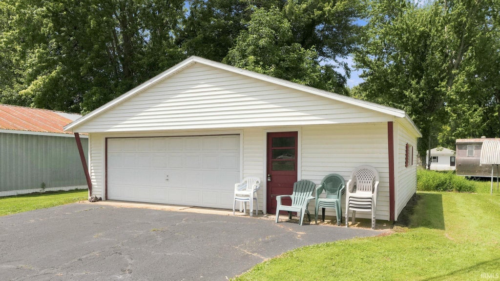 Photo of **** Lakewood Avenue, Warsaw, IN 46580 (MLS # 202626352)