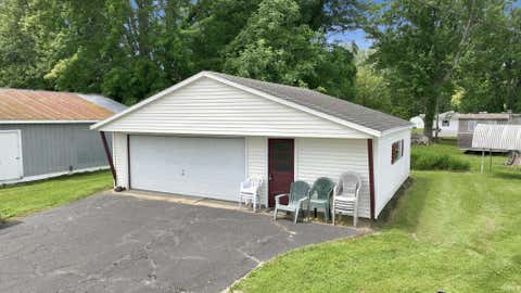 Photo of **** Lakewood Avenue, Warsaw, IN 46580 (MLS # 202626352)