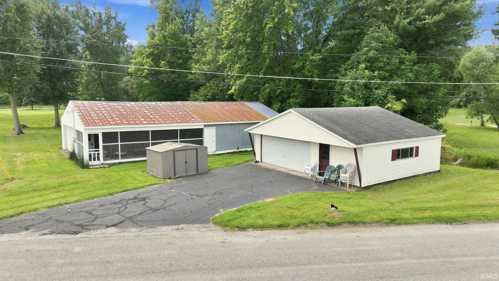 Photo of **** Lakewood Avenue, Warsaw, IN 46580 (MLS # 202626352)