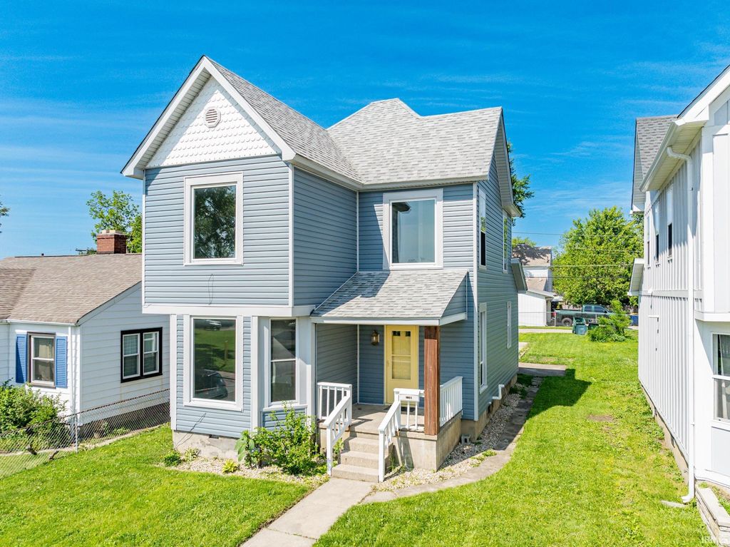 Photo of 2203 S Elm Street, Muncie, IN 47302 (MLS # 202619135)