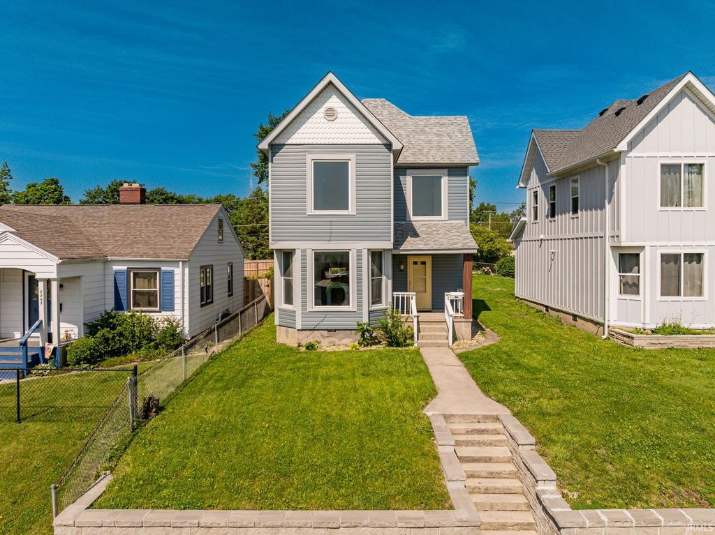 Photo of 2203 S Elm Street, Muncie, IN 47302 (MLS # 202619135)