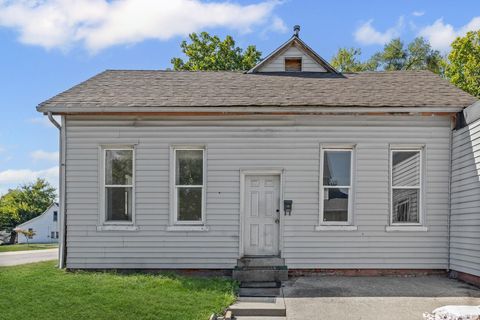 Photo of 110 S 16th Street, Lafayette, IN 47905 (MLS # 202540185)