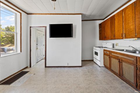 Tiny photo for 110 S 16th Street, Lafayette, IN 47905 (MLS # 202540185)