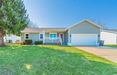 Photo of 1007 W Countryside Lane, Bloomington, IN 47403 (MLS # 202638377)
