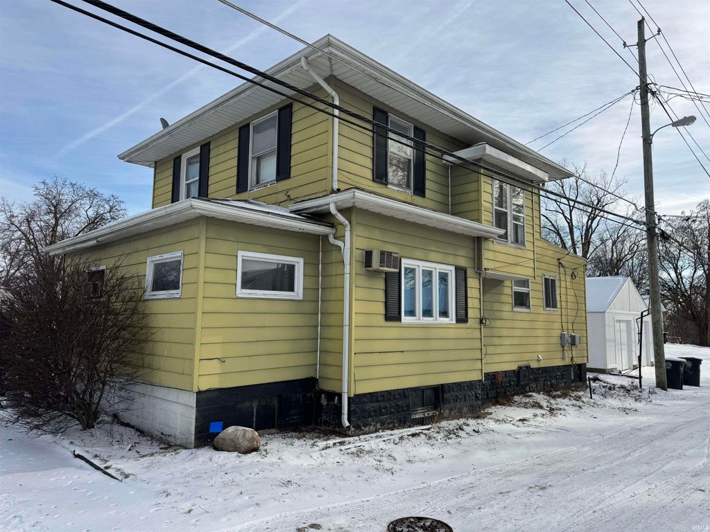 Photo of 1115 W 4th Street, Fort Wayne, IN 46808 (MLS # 202549129)