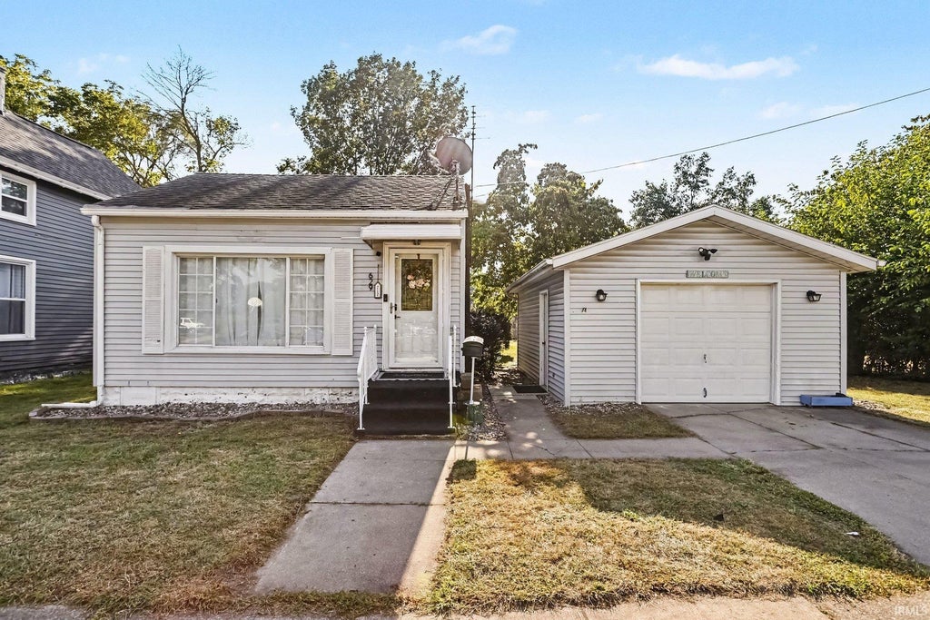 Photo of 629 JAMES Street, Elkhart, IN 46516 (MLS # 202638723)