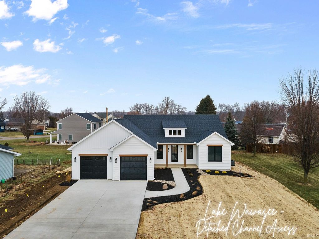 Photo of 9186 E Snow White Road, Cromwell, IN 46732 (MLS # 202600032)