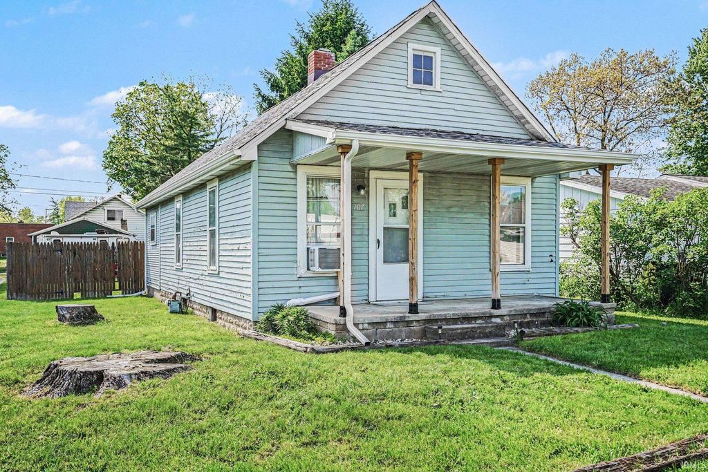 Photo of 107 N Grand Boulevard, Osceola, IN 46561 (MLS # 202618988)