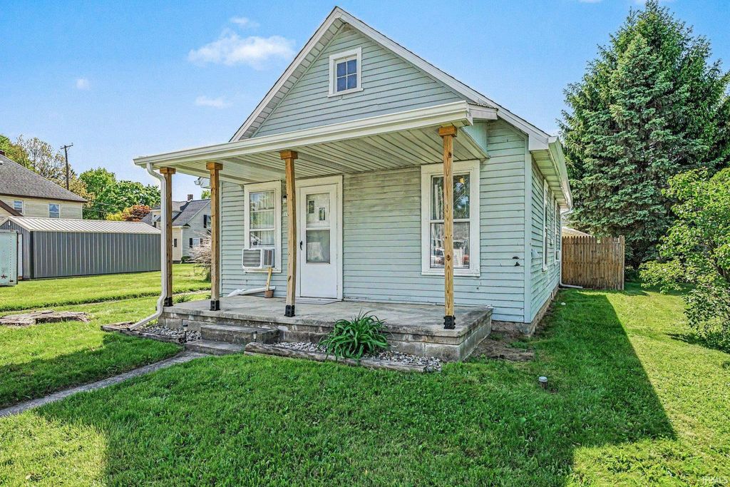 Photo of 107 N Grand Boulevard, Osceola, IN 46561 (MLS # 202618988)