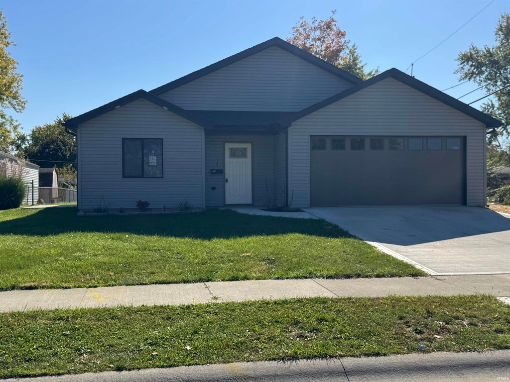 Photo of 114 E Crown Lane, Fort Wayne, IN 46816 (MLS # 202644281)