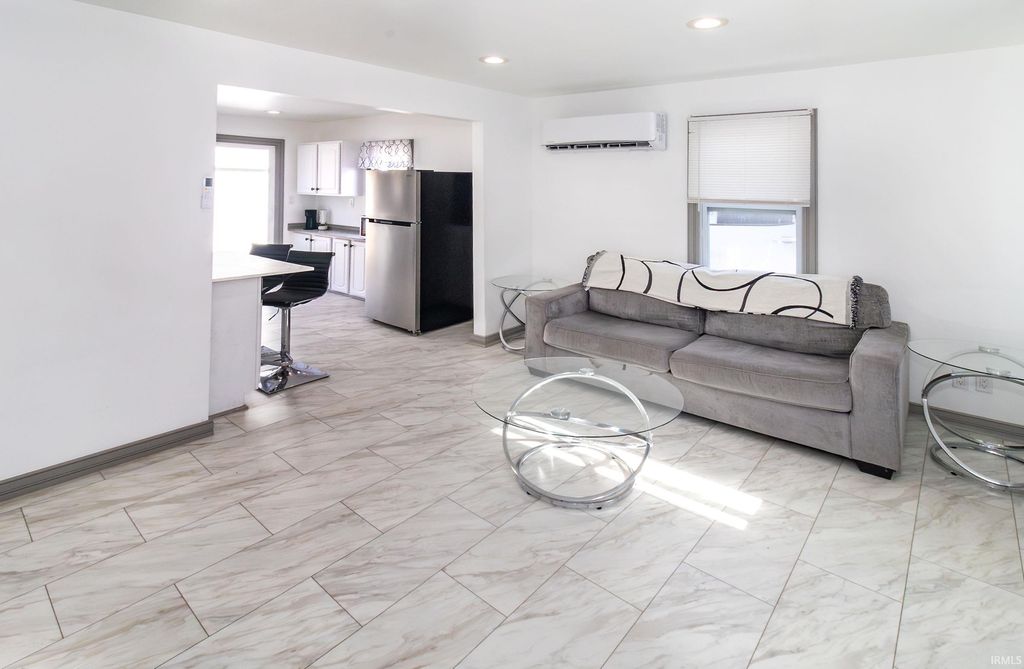 Photo of 1425 Wimberg Road, Evansville, IN 47710 (MLS # 202605028)