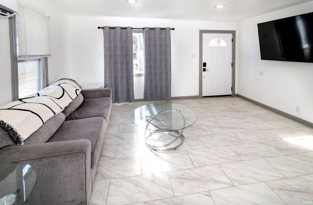 Photo of 1425 Wimberg Road, Evansville, IN 47710 (MLS # 202605028)