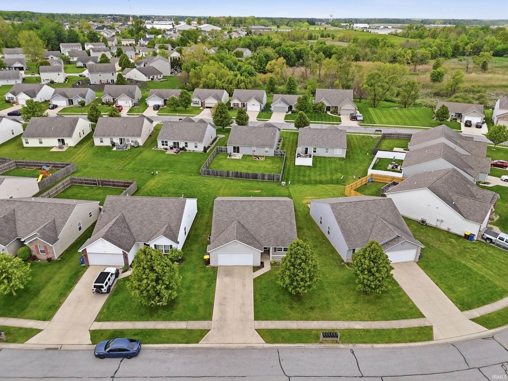 Photo of 12325 Hummingbird Cove, Fort Wayne, IN 46845 (MLS # 202618852)