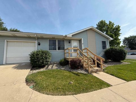 Photo of 800 E Arthur Street #I1, Warsaw, IN 46580 (MLS # 202523780)