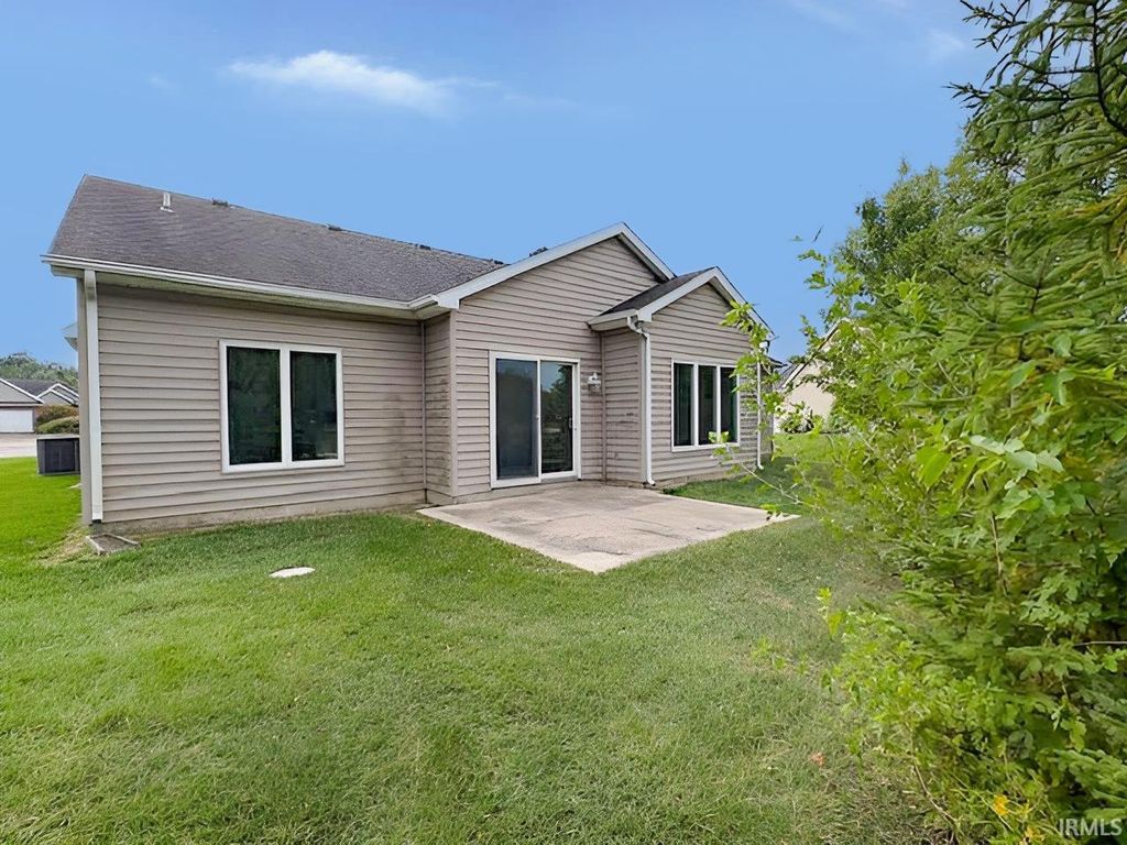 Photo of 4321 Foxknoll Cove, Fort Wayne, IN 46835 (MLS # 202537186)