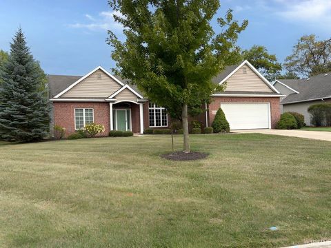 Photo of 4321 Foxknoll Cove, Fort Wayne, IN 46835 (MLS # 202537186)