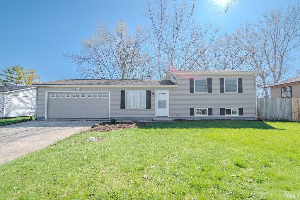 Photo of 1311 Edenton Drive, Fort Wayne, IN 46804 (MLS # 202612044)