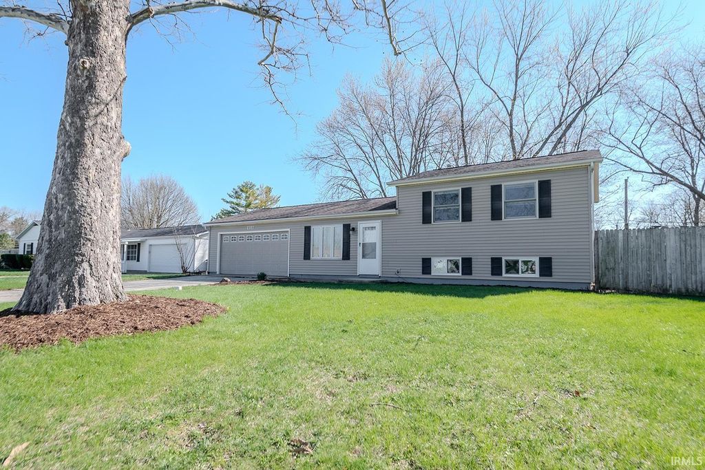 Photo of 1311 Edenton Drive, Fort Wayne, IN 46804 (MLS # 202612044)