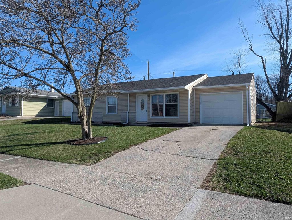 Photo of 4320 Casa Verde Drive, Fort Wayne, IN 46816 (MLS # 202609286)