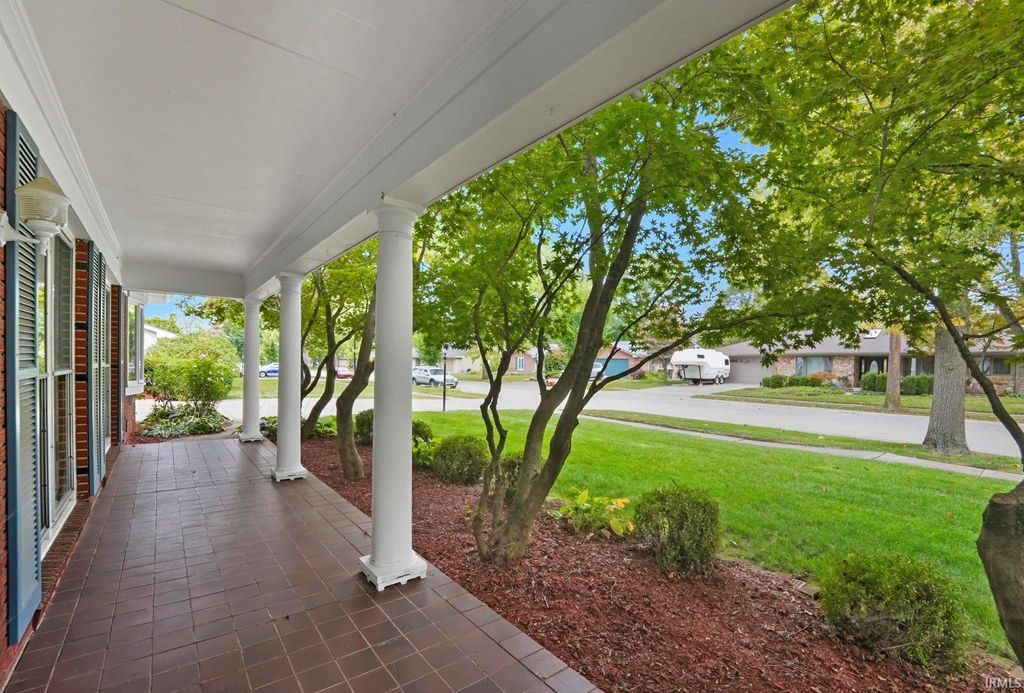 Photo of 5516 Indiana Avenue, Fort Wayne, IN 46807 (MLS # 202537463)