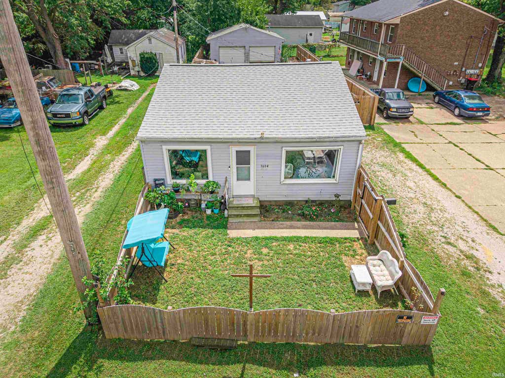 Photo of 1604 Allens Lane, Evansville, IN 47710 (MLS # 202634421)