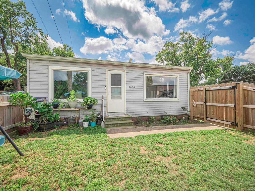 Photo of 1604 Allens Lane, Evansville, IN 47710 (MLS # 202634421)