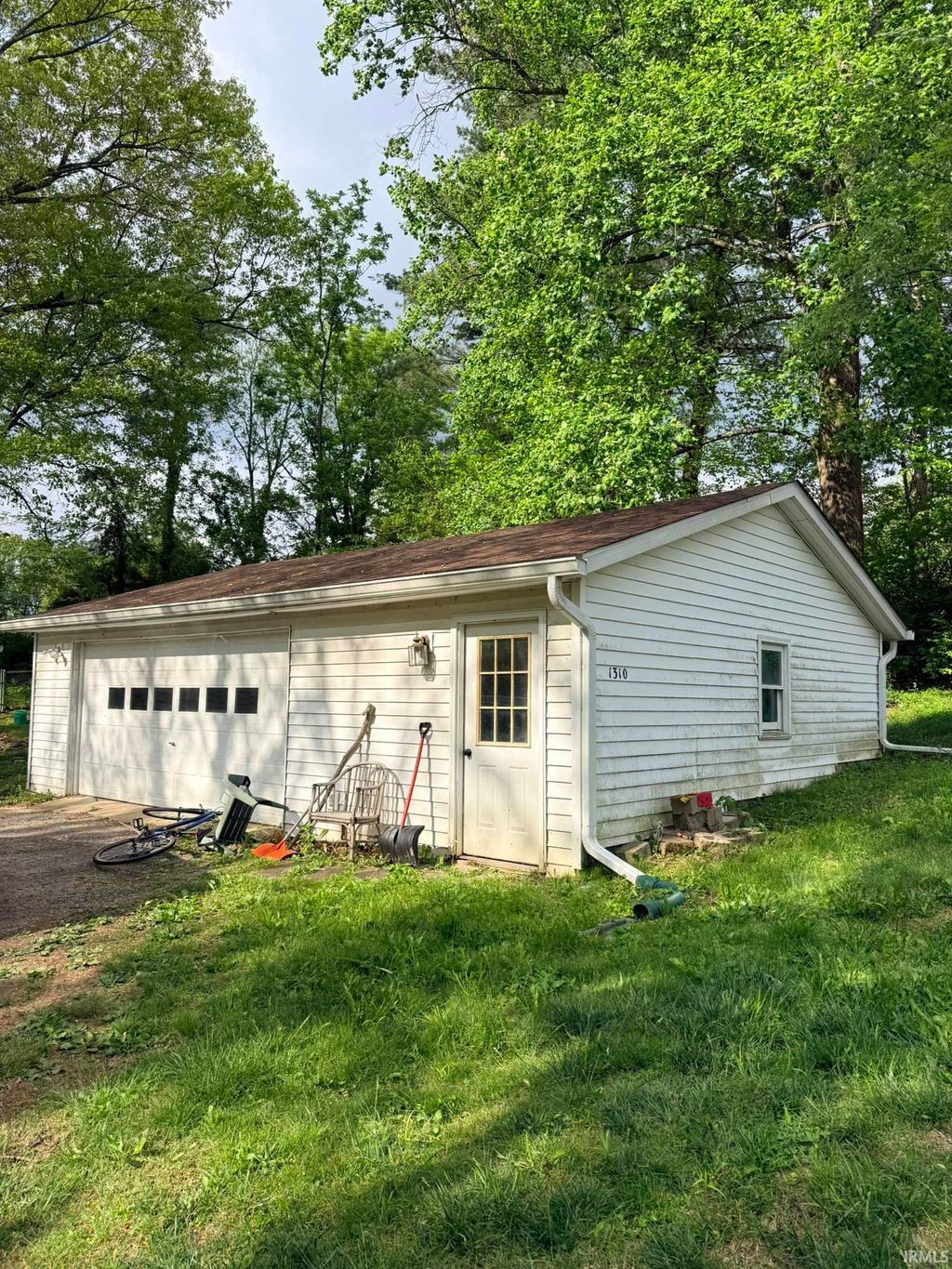 Photo of 1310 E Prairie Drive, Bloomington, IN 47408 (MLS # 202616022)