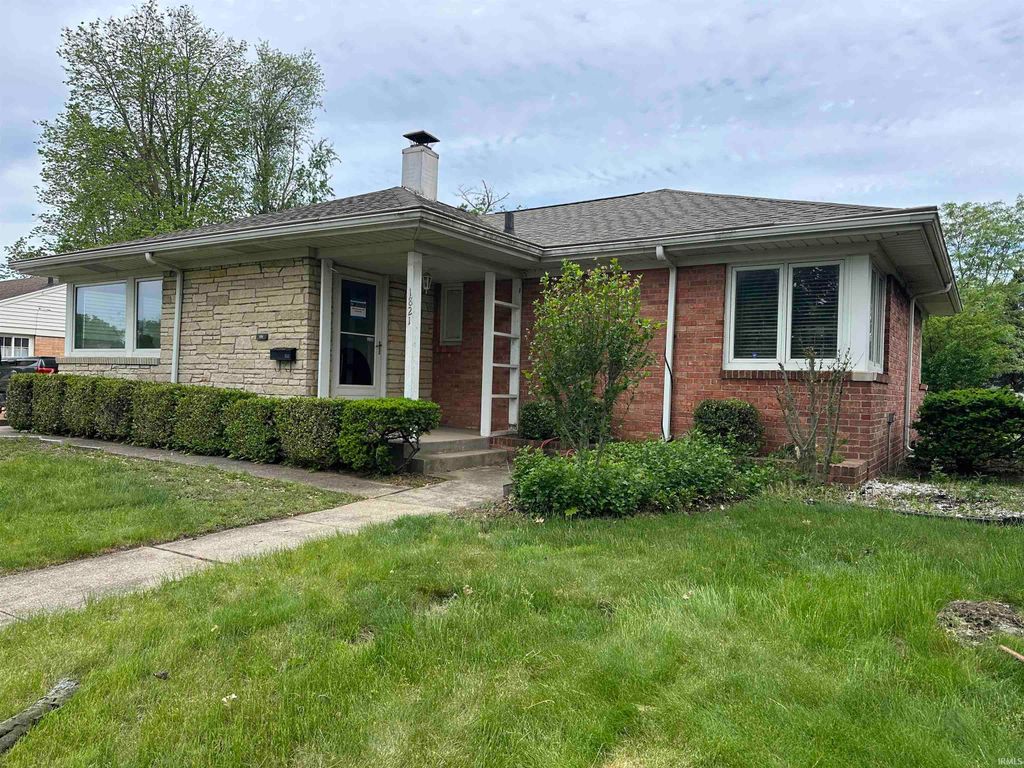 Photo of 1821 Rockne Drive, South Bend, IN 46617 (MLS # 202619322)