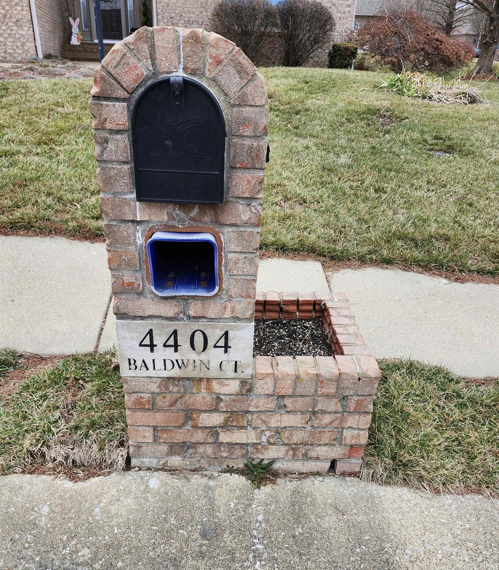 Photo of 4404 Baldwin Court, Evansville, IN 47725 (MLS # 202606452)