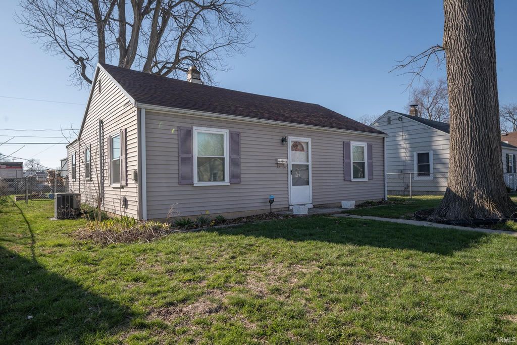 Photo of 2205 S Vine Street, Muncie, IN 47302 (MLS # 202611089)