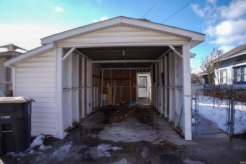 Tiny photo for 2728 Crescent Avenue, Fort Wayne, IN 46805 (MLS # 202604422)