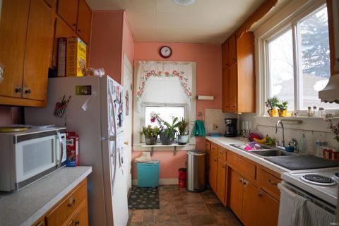 Tiny photo for 2728 Crescent Avenue, Fort Wayne, IN 46805 (MLS # 202604422)