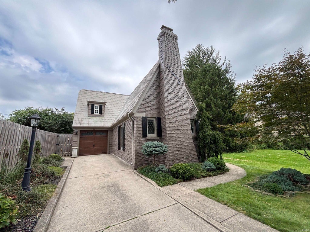 Photo of 2611 Terrace Road, Fort Wayne, IN 46805 (MLS # 202635016)