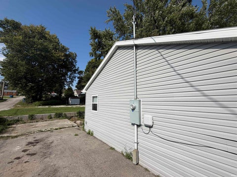 Tiny photo for 911 22nd Street, Bedford, IN 47421 (MLS # 202638802)