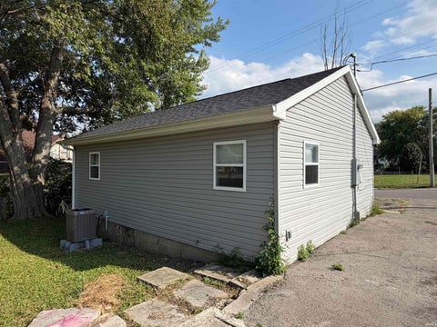 Tiny photo for 911 22nd Street, Bedford, IN 47421 (MLS # 202638802)