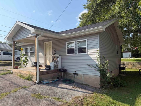 Tiny photo for 911 22nd Street, Bedford, IN 47421 (MLS # 202638802)