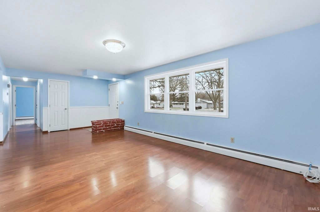 Photo of 3009 Stardale Drive, Fort Wayne, IN 46816 (MLS # 202549301)