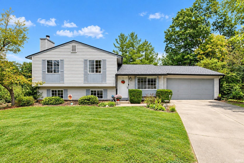 Photo of 3500 W Yellowstone Court, Bloomington, IN 47403 (MLS # 202642529)