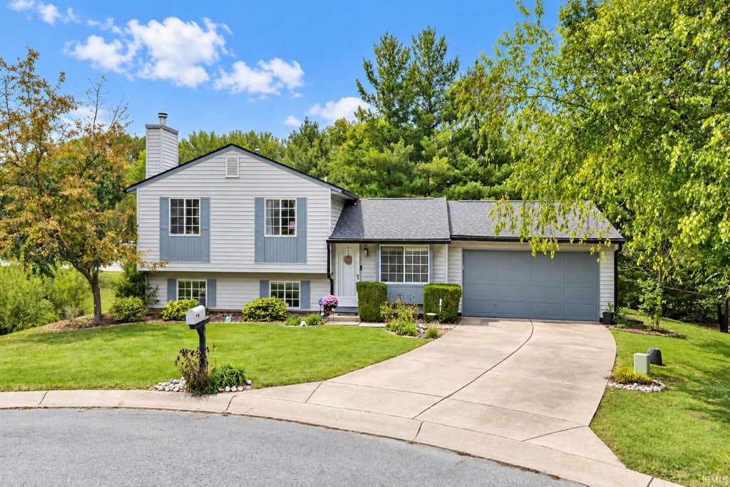 Photo of 3500 W Yellowstone Court, Bloomington, IN 47403 (MLS # 202642529)