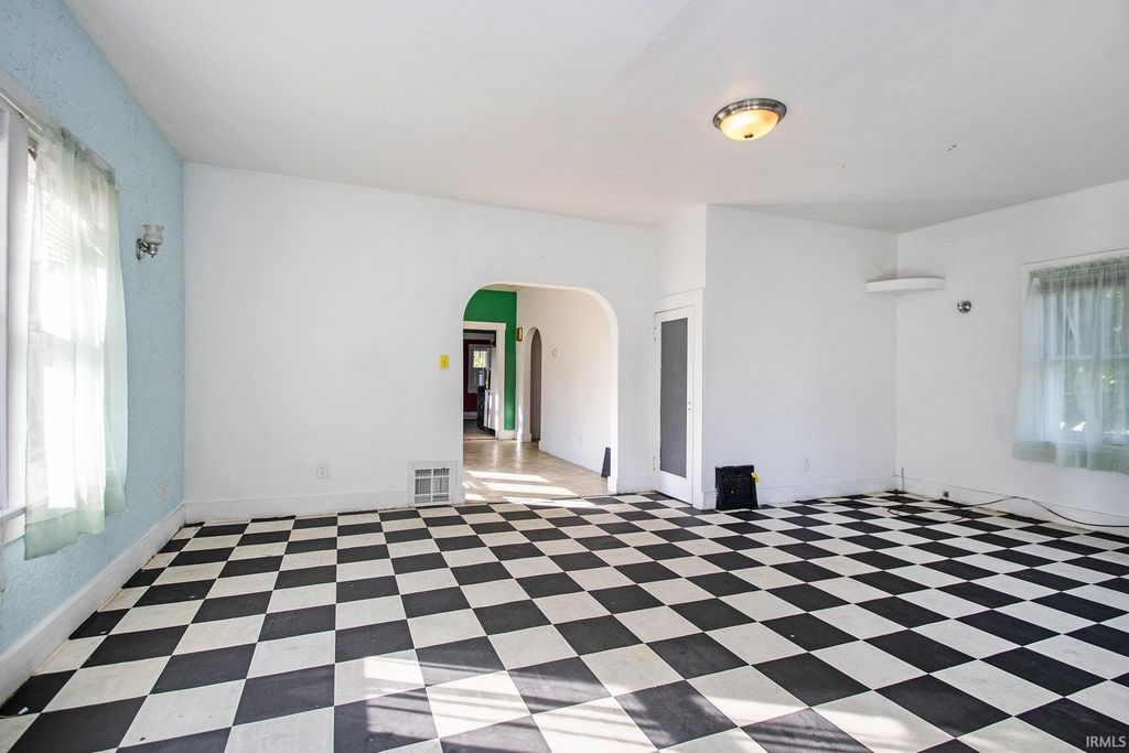 Photo of 919 W Wolf Avenue, Elkhart, IN 46516 (MLS # 202540800)