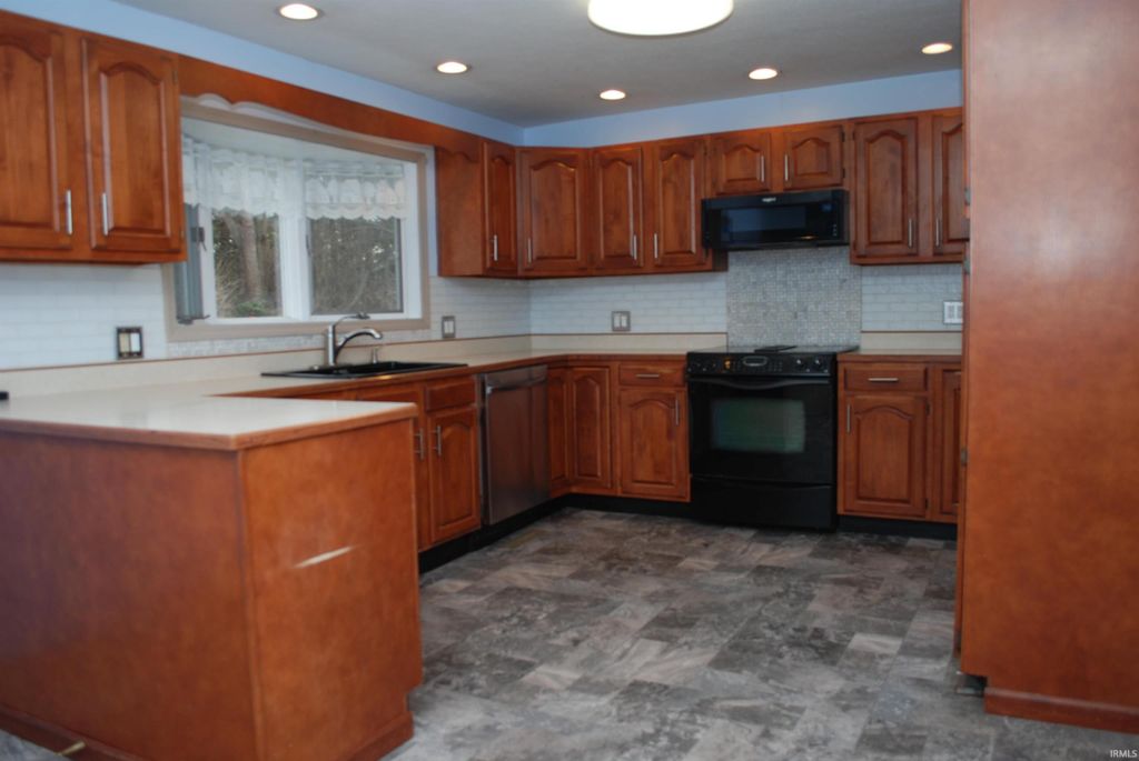 Photo of 714 Pennsylvania Avenue, Plymouth, IN 46563 (MLS # 202606432)