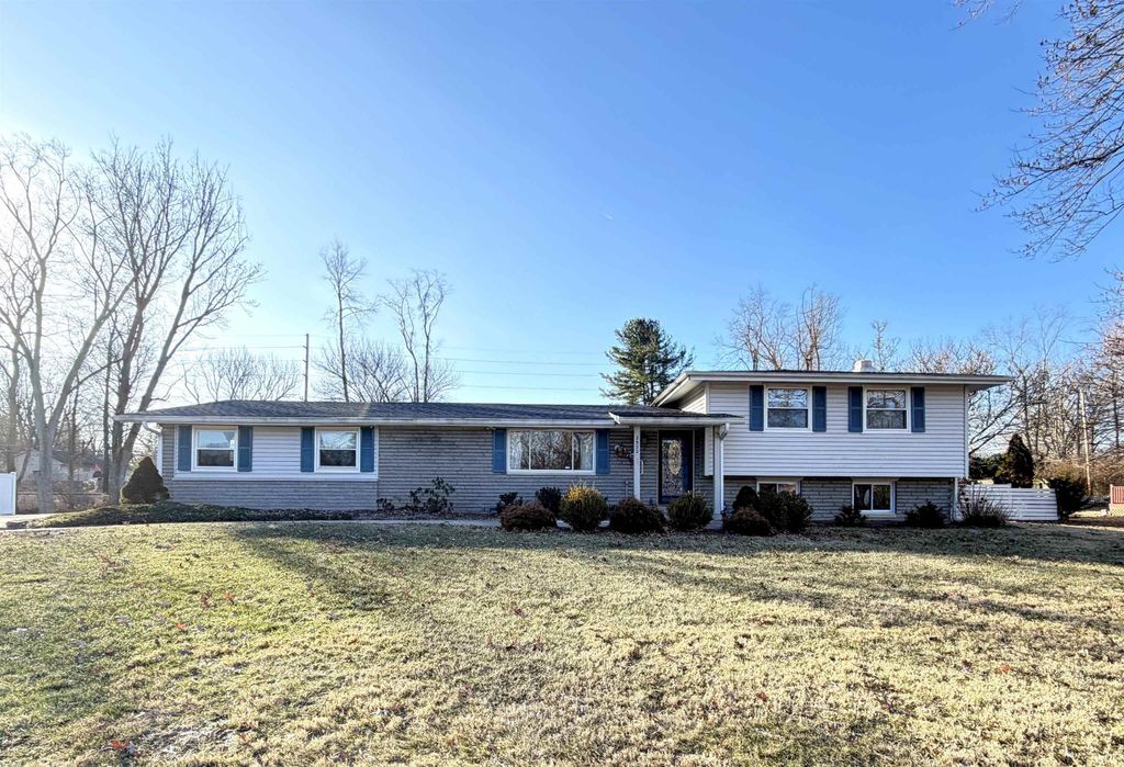 Photo of 3522 E Grandview Drive, Bloomington, IN 47408 (MLS # 202546329)