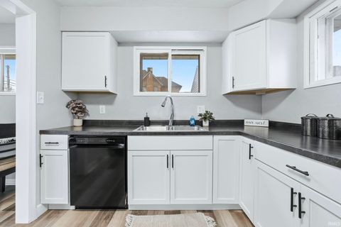 Tiny photo for 660 Clark Street, Huntington, IN 46750 (MLS # 202605710)