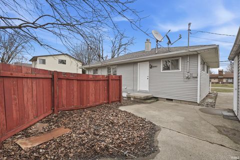 Tiny photo for 660 Clark Street, Huntington, IN 46750 (MLS # 202605710)