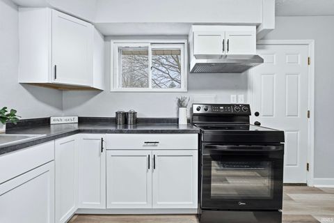 Tiny photo for 660 Clark Street, Huntington, IN 46750 (MLS # 202605710)