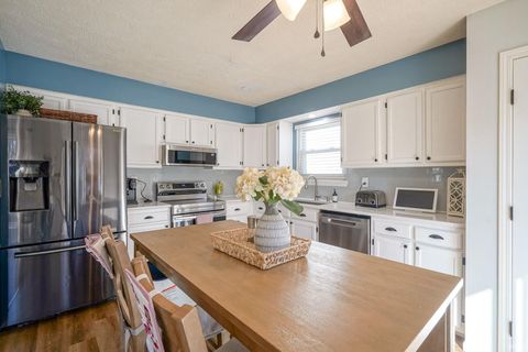 Tiny photo for 2125 Vancouver Drive, Lafayette, IN 47905 (MLS # 202604618)