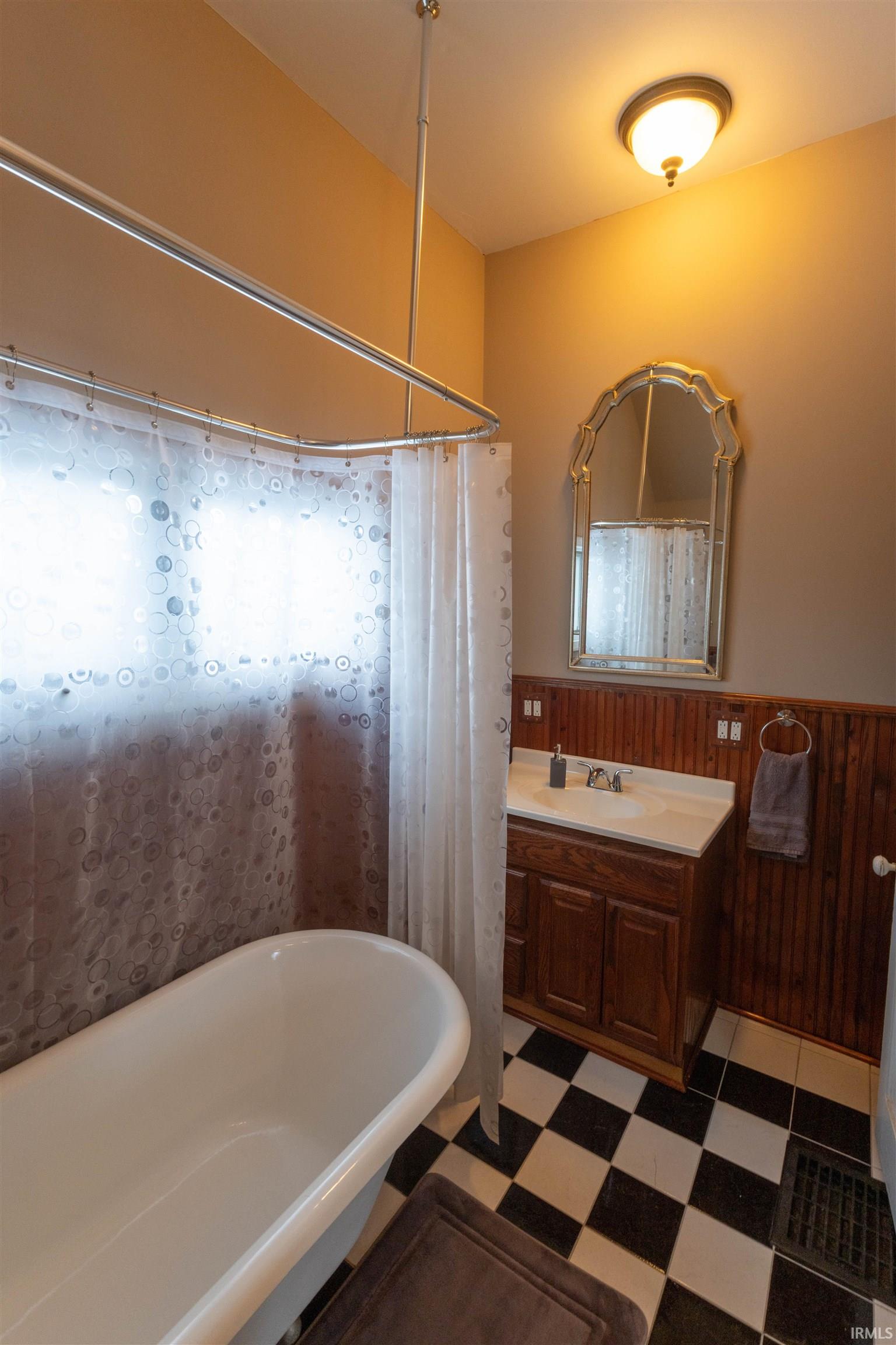 Brookston, Indiana 47923, United States, 3 Bedrooms Bedrooms, ,3 BathroomsBathrooms,Residential,Active,250884