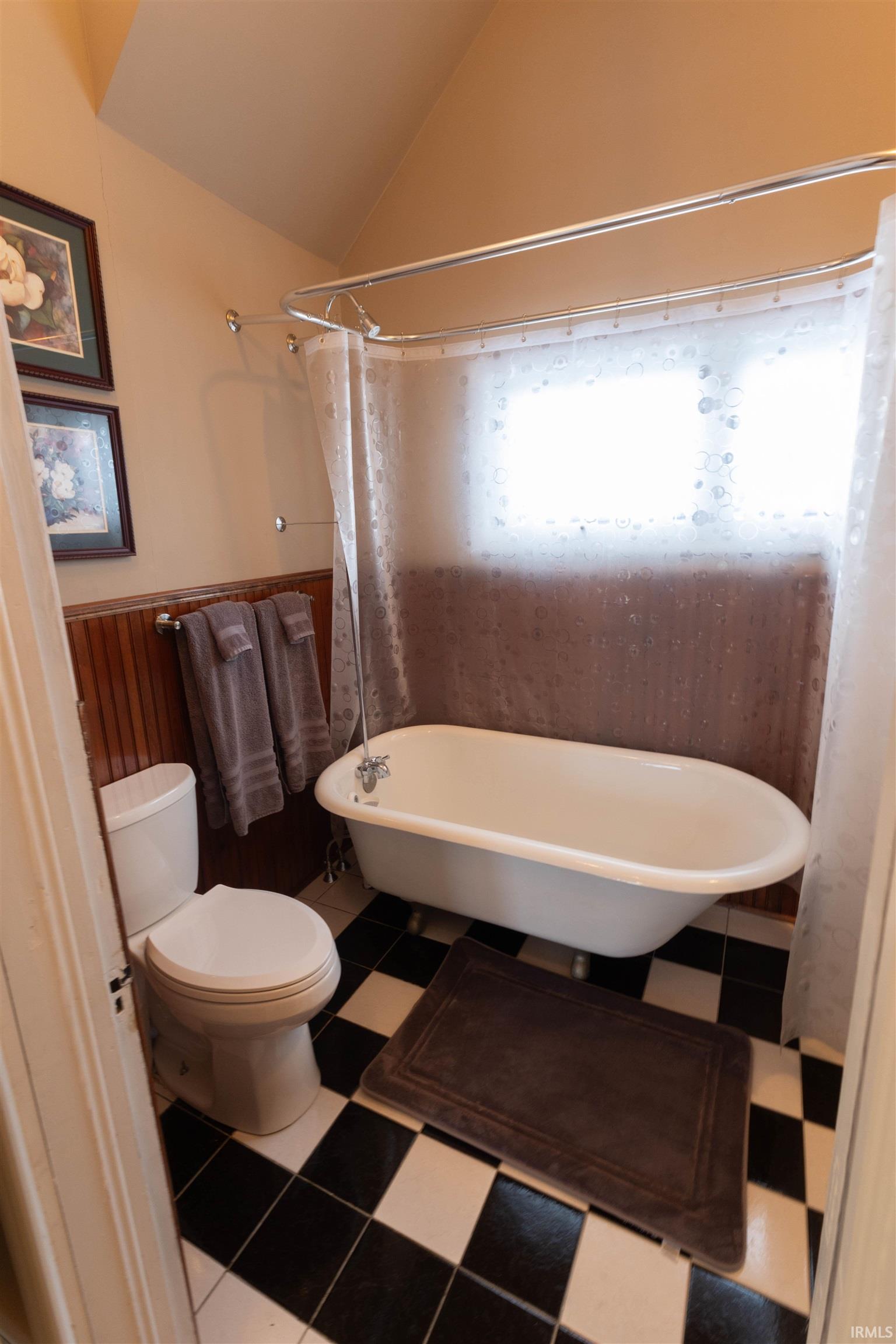 Brookston, Indiana 47923, United States, 3 Bedrooms Bedrooms, ,3 BathroomsBathrooms,Residential,Active,250884